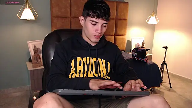 AlejooTwink online show from 02/10/25, 04:04