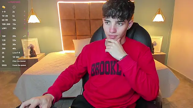 AlejooTwink online show from 10/21/25, 03:07