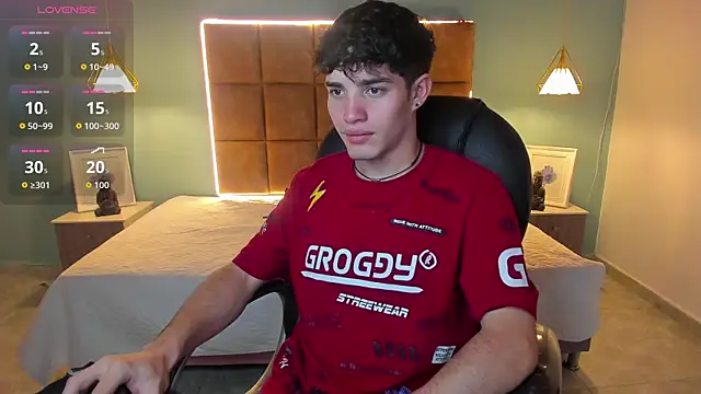 AlejooTwink online show from 10/28/25, 01:42