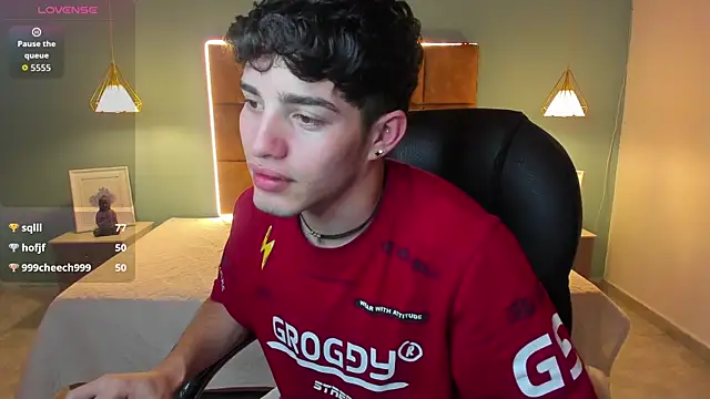 AlejooTwink online show from 10/28/25, 06:43