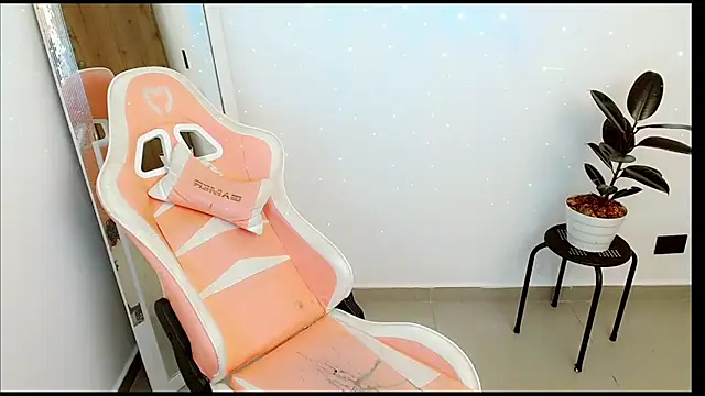 Kylie martinez online show from 04/30/26, 04:41