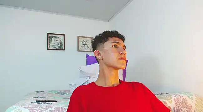 Snapshot of Noah_tyler_ chatting on 12/04/24, 01:14 Noah tyler online show from 12/04/24, 01:14