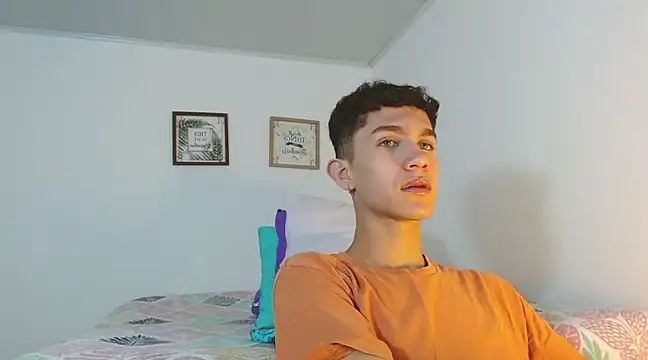 Snapshot of Noah_tyler_ chatting on 12/10/24, 07:54 Noah tyler online show from 12/10/24, 07:54