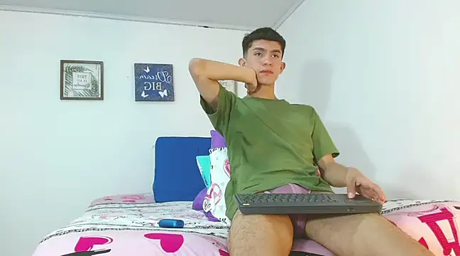 Snapshot of Noah_tyler_ chatting on 12/20/24, 11:05 Noah tyler online show from 12/20/24, 11:05