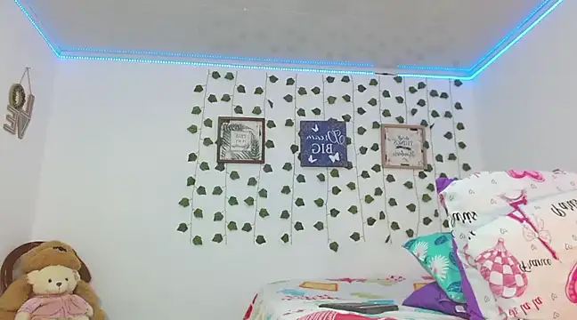 Snapshot of Noah_tyler_ chatting on 01/11/25, 08:21 Noah tyler online show from 01/11/25, 08:21