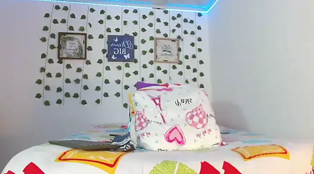 Snapshot of Noah_tyler_ chatting on 01/14/25, 11:05 Noah tyler online show from 01/14/25, 11:05