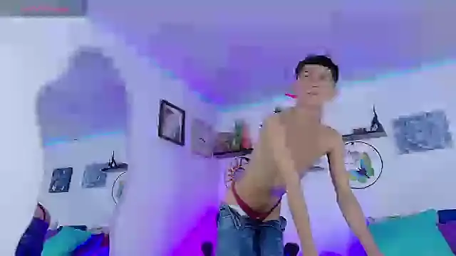 Snapshot of Noah_tyler_ chatting on 09/20/25, 07:59 Noah tyler online show from 09/20/25, 07:59