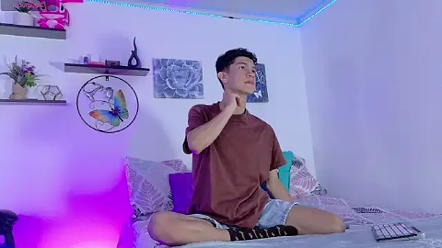 Snapshot of Noah_tyler_ chatting on 10/03/25, 10:29 Noah tyler online show from 10/03/25, 10:29