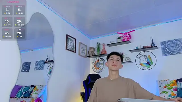 Snapshot of Noah_tyler_ chatting on 10/07/25, 11:46 Noah tyler online show from 10/07/25, 11:46