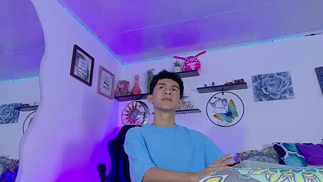 Snapshot of Noah_tyler_ chatting on 10/21/25, 08:09 Noah tyler online show from 10/21/25, 08:09