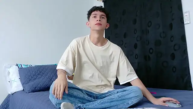 Snapshot of Noah_tyler_ chatting on 10/28/25, 05:48 Noah tyler online show from 10/28/25, 05:48