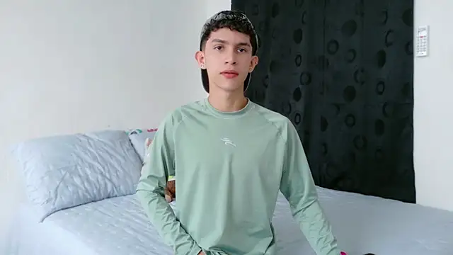 Noah tyler  online show from 11/20/25, 05:34