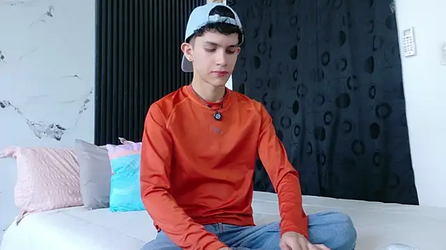 Snapshot of Noah_tyler_ chatting on 03/21/26, 06:44 Noah tyler online show from 03/21/26, 06:44