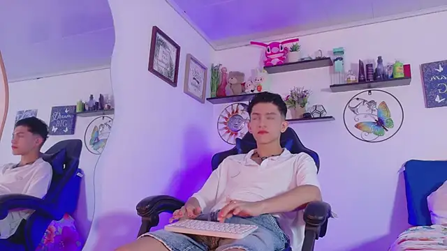 Snapshot of Noah_tyler_ chatting on 06/01/26, 10:33 Noah tyler online show from 06/01/26, 10:33