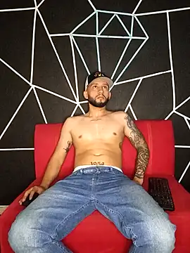 Snapshot of maxXximo777 chatting on 12/15/24, 04:07 maxXximo777 online show from 12/15/24, 04:07