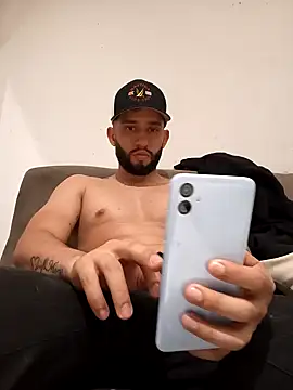 Snapshot of maxXximo777 chatting on 12/17/24, 05:18 maxXximo777 online show from 12/17/24, 05:18