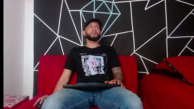 Snapshot of maxXximo777 chatting on 12/22/24, 04:28 maxXximo777 online show from 12/22/24, 04:28