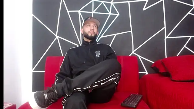 Snapshot of maxXximo777 chatting on 12/28/24, 02:11 maxXximo777 online show from 12/28/24, 02:11