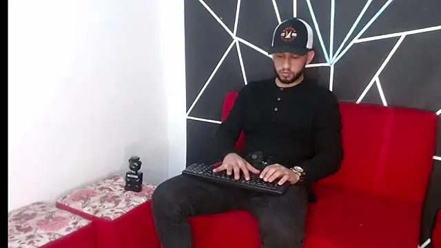 Snapshot of maxXximo777 chatting on 01/17/25, 05:11 maxXximo777 online show from 01/17/25, 05:11