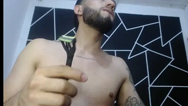 Snapshot of maxXximo777 chatting on 01/19/25, 11:43 maxXximo777 online show from 01/19/25, 11:43