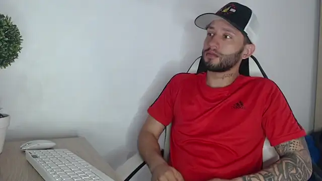 Snapshot of maxXximo777 chatting on 02/13/25, 03:35 maxXximo777 online show from 02/13/25, 03:35