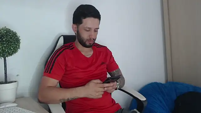 Snapshot of maxXximo777 chatting on 02/18/25, 02:49 maxXximo777 online show from 02/18/25, 02:49