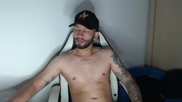 Snapshot of maxXximo777 chatting on 03/04/25, 01:06 maxXximo777 online show from 03/04/25, 01:06