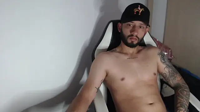 Snapshot of maxXximo777 chatting on 03/18/25, 04:59 maxXximo777 online show from 03/18/25, 04:59