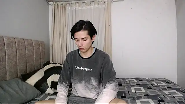 Snapshot of Yellowpokemon23 chatting on 09/13/25, 05:29 Yellowpokemon23 online show from 09/13/25, 05:29