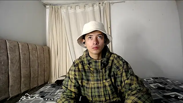 Snapshot of Yellowpokemon23 chatting on 11/12/25, 05:19 Yellowpokemon23 online show from 11/12/25, 05:19