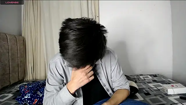 Snapshot of Yellowpokemon23 chatting on 11/14/25, 03:16 Yellowpokemon23 online show from 11/14/25, 03:16