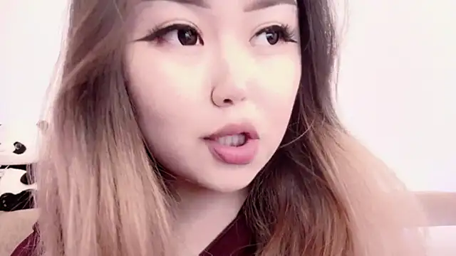 Snapshot of amelia_sunlight chatting on 03/21/26, 03:37 amelia sunlight online show from 03/21/26, 03:37