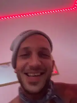 Snapshot of Alaya2006 chatting on 11/17/25, 10:43 Alaya2006 online show from 11/17/25, 10:43