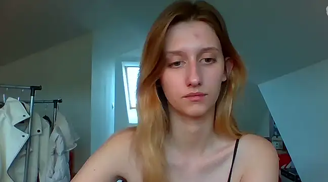 Snapshot of LUNA_delight chatting on 12/04/24, 10:46 LUNA delight online show from 12/04/24, 10:46