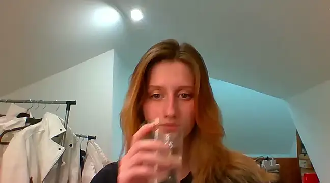 Snapshot of LUNA_delight chatting on 12/11/24, 02:44 LUNA delight online show from 12/11/24, 02:44