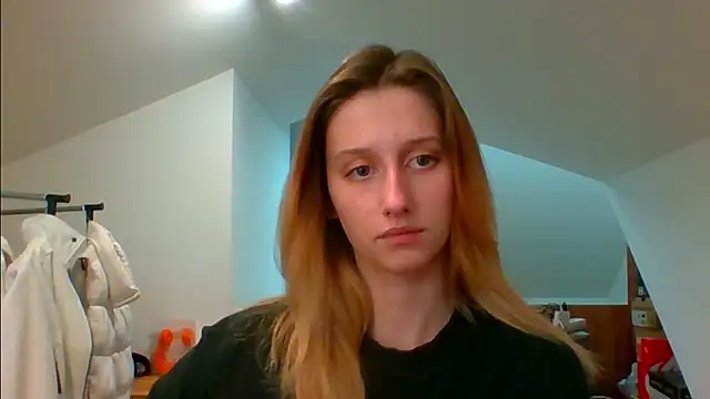 Snapshot of LUNA_delight chatting on 12/13/24, 02:38 LUNA delight online show from 12/13/24, 02:38