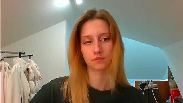 Snapshot of LUNA_delight chatting on 12/13/24, 05:43 LUNA delight online show from 12/13/24, 05:43