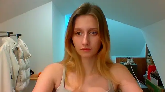 Snapshot of LUNA_delight chatting on 12/20/24, 05:51 LUNA delight online show from 12/20/24, 05:51