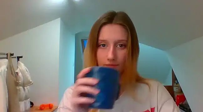 Snapshot of LUNA_delight chatting on 12/23/24, 02:50 LUNA delight online show from 12/23/24, 02:50