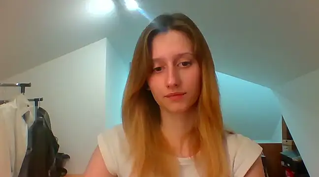 Snapshot of LUNA_delight chatting on 01/15/25, 05:37 LUNA delight online show from 01/15/25, 05:37