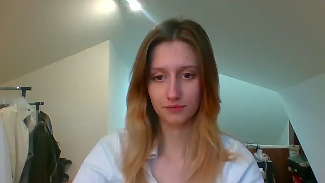 Snapshot of LUNA_delight chatting on 01/17/25, 02:39 LUNA delight online show from 01/17/25, 02:39