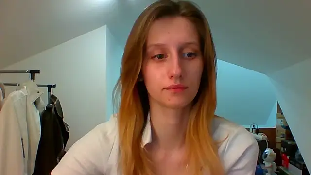 Snapshot of LUNA_delight chatting on 02/14/25, 05:46 LUNA delight online show from 02/14/25, 05:46