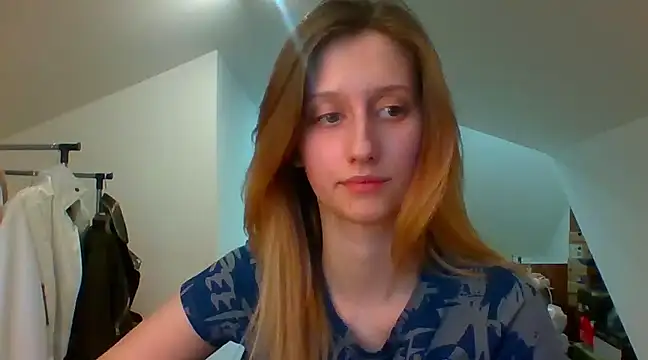 Snapshot of LUNA_delight chatting on 02/17/25, 04:04 LUNA delight online show from 02/17/25, 04:04