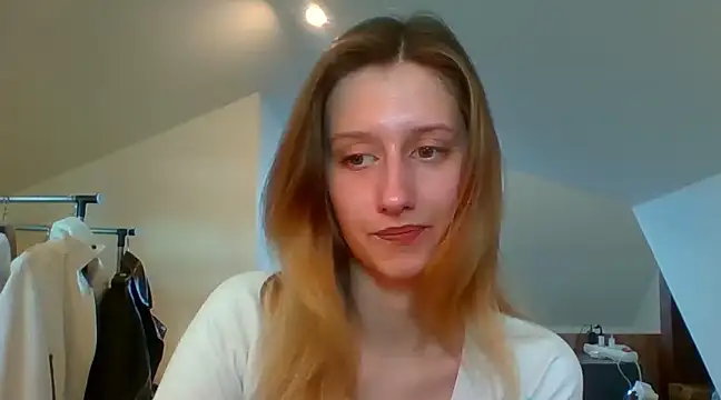 Snapshot of LUNA_delight chatting on 02/19/25, 08:01 LUNA delight online show from 02/19/25, 08:01