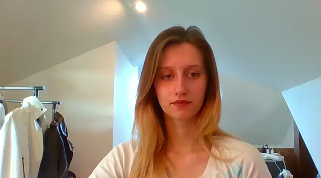 Snapshot of LUNA_delight chatting on 02/19/25, 11:06 LUNA delight online show from 02/19/25, 11:06