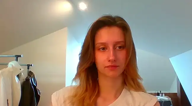 Snapshot of LUNA_delight chatting on 02/21/25, 07:45 LUNA delight online show from 02/21/25, 07:45