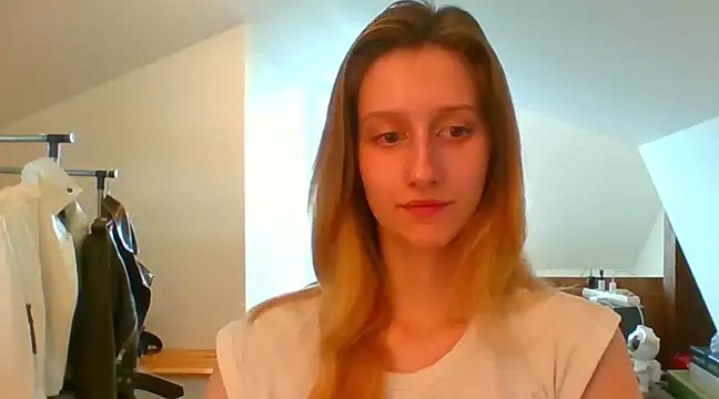 Snapshot of LUNA_delight chatting on 02/21/25, 10:50 LUNA delight online show from 02/21/25, 10:50