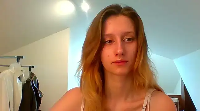 Snapshot of LUNA_delight chatting on 02/25/25, 07:42 LUNA delight online show from 02/25/25, 07:42