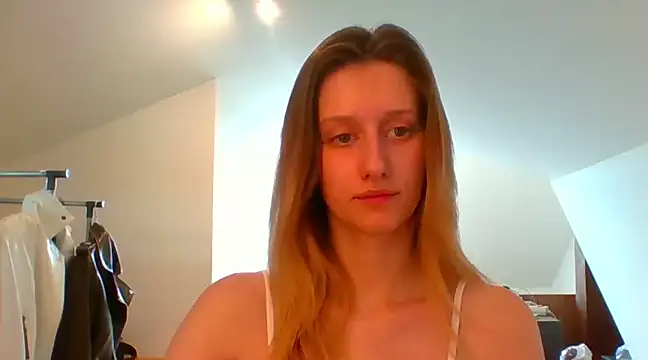 Snapshot of LUNA_delight chatting on 02/28/25, 10:52 LUNA delight online show from 02/28/25, 10:52