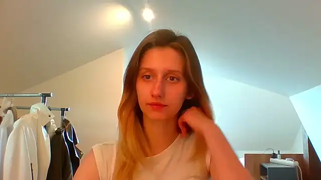 Snapshot of LUNA_delight chatting on 03/10/25, 02:48 LUNA delight online show from 03/10/25, 02:48